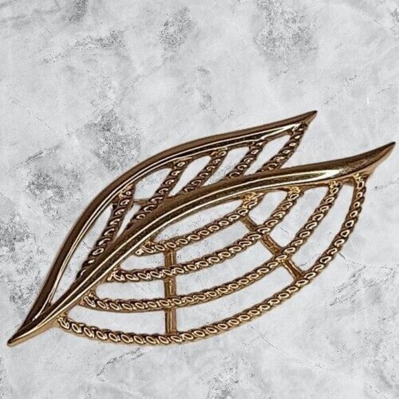 Trifari Jewelry - TRIFARI Vtg Gold-Tone Double Leaf Open Work Brooch Pin w/ texture LARGE 3"